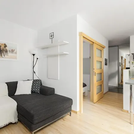 Cozy Karpia 17 With Terrace In By Renters Poznań