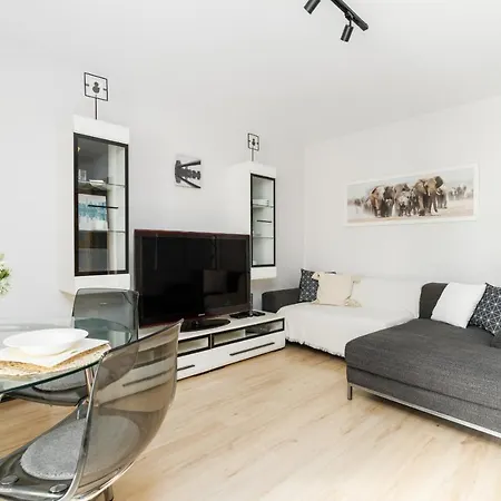 Cozy Karpia 17 With Terrace In By Renters Apartment Poznan