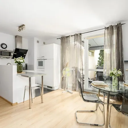 Cozy Karpia 17 With Terrace In By Renters Apartament